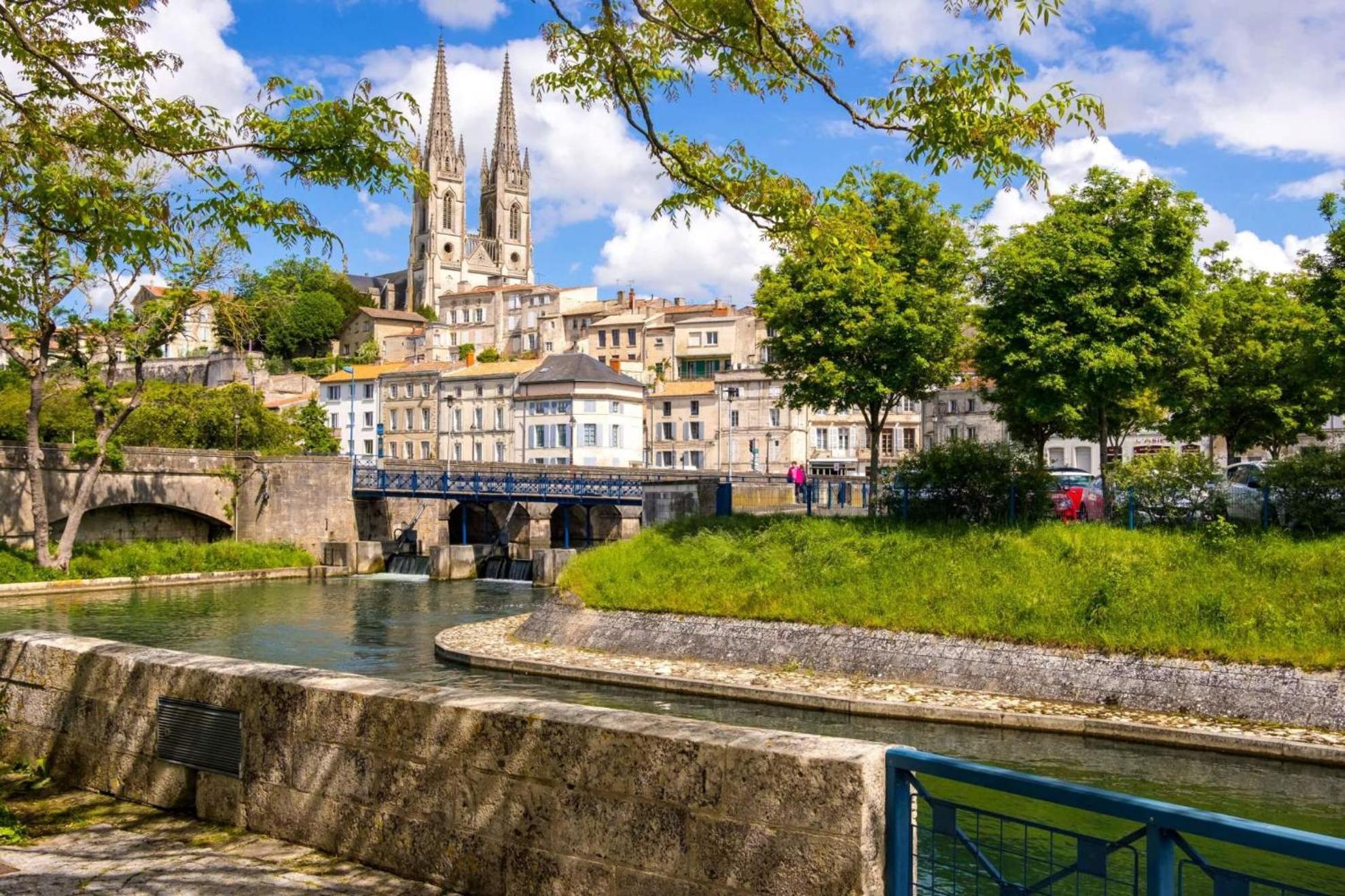 Appartement Lumineux, Wi-Fi Et Parking Prive Niort Eksteriør bilde